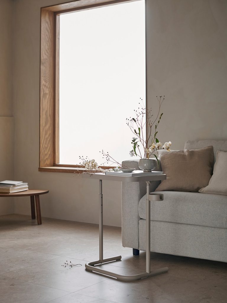 BJÖRKÅSEN table pour ordinateur portable
