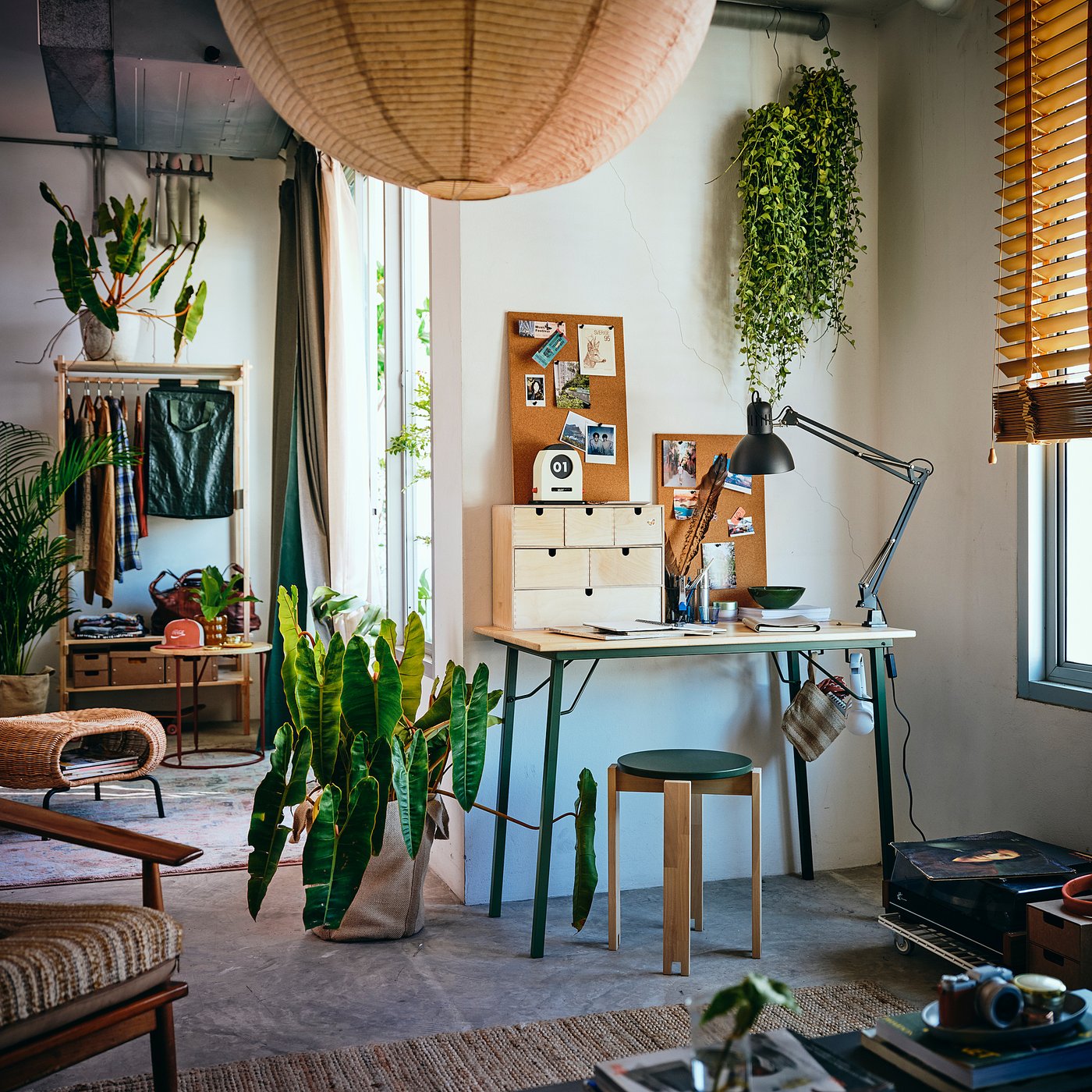 KOMPISHÄNG bureau
