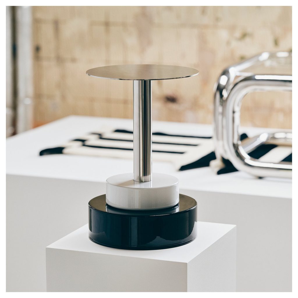 KONSTRUNDA table d'appoint
