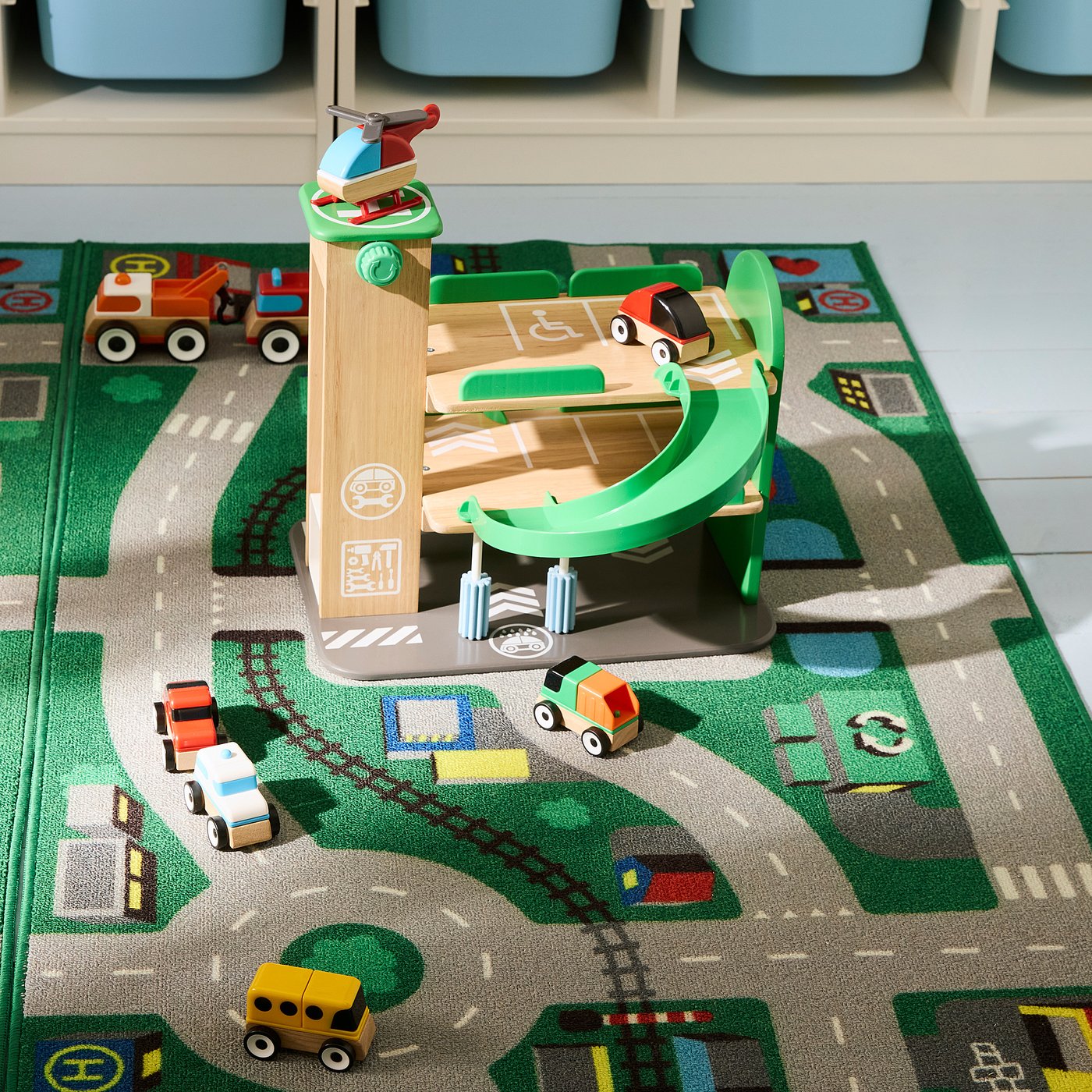 LILLABO garage avec voiture et hélicoptère