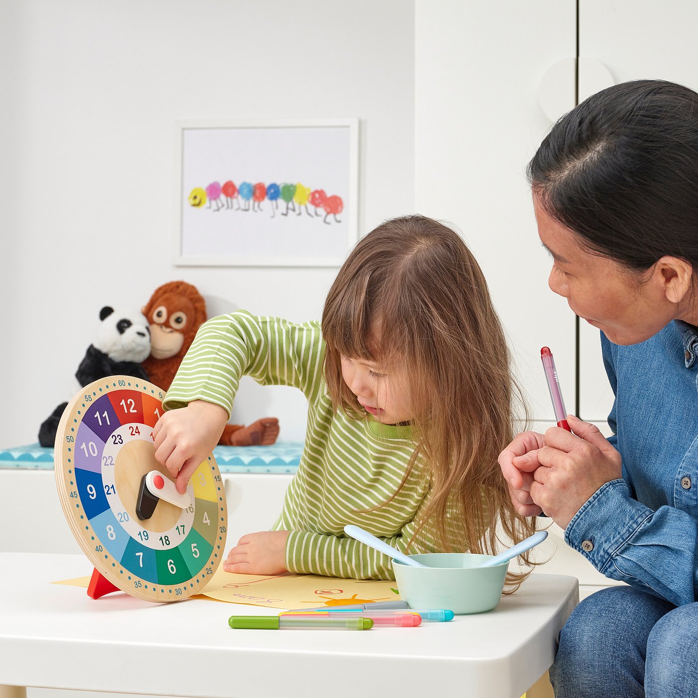 UNDERHÅLLA horloge éducative en bois