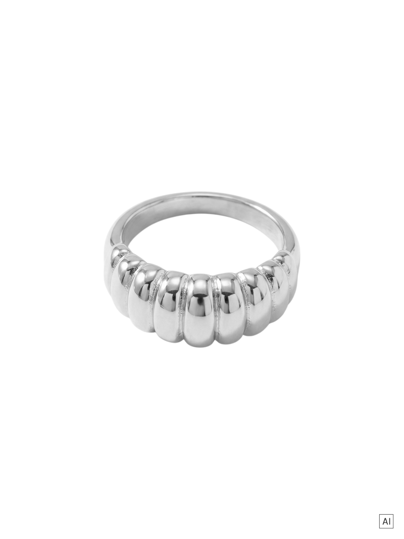Crossaint Ring