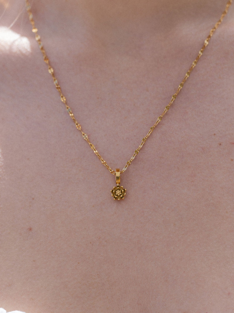 Seerosen Charm Anhänger - Geburtsblume Juli