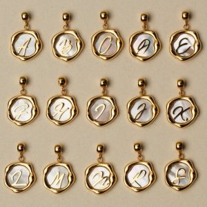 Buchstaben-Charm A-Z (Perlmutt/Gold)